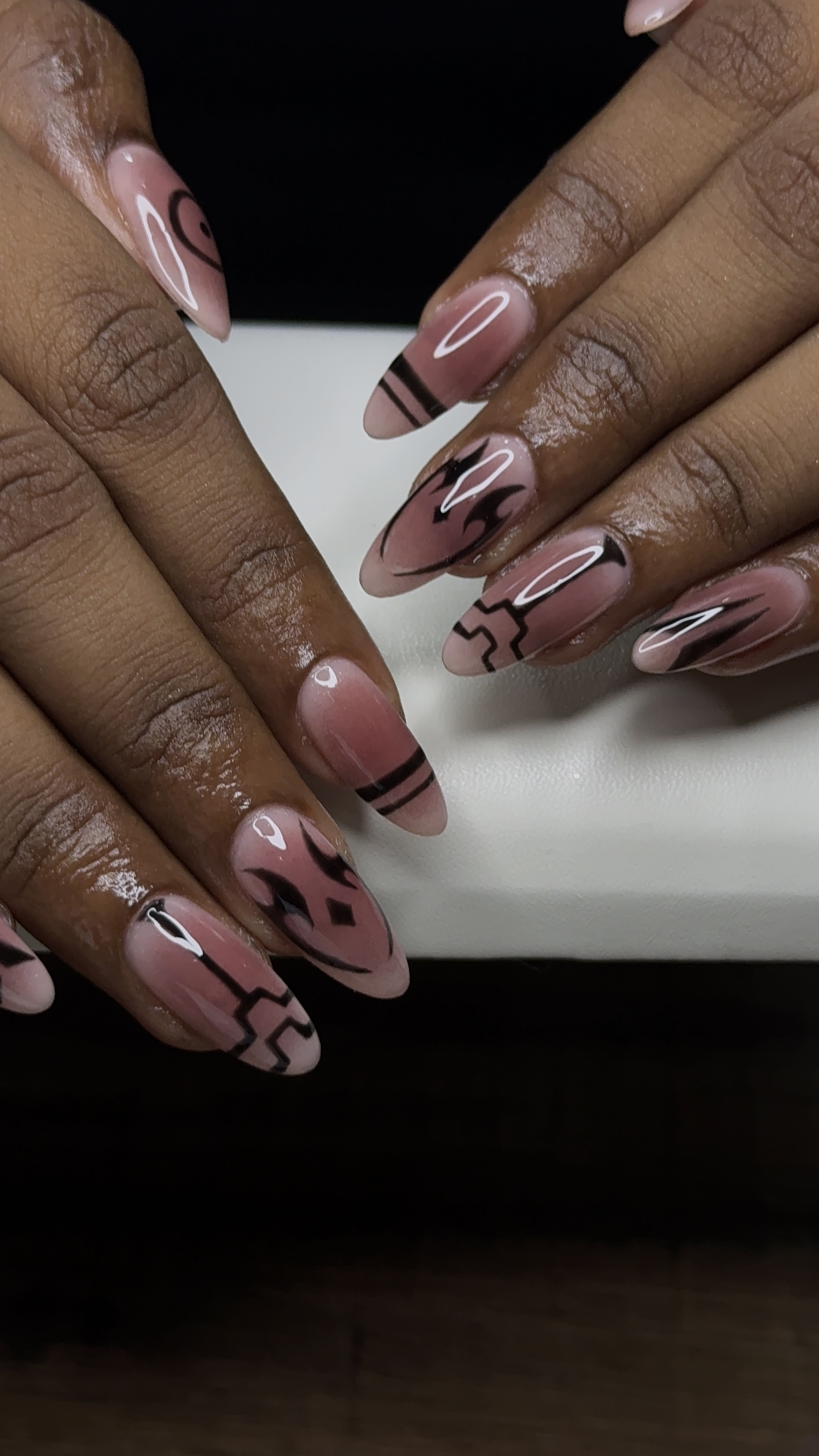 Graphic nail art