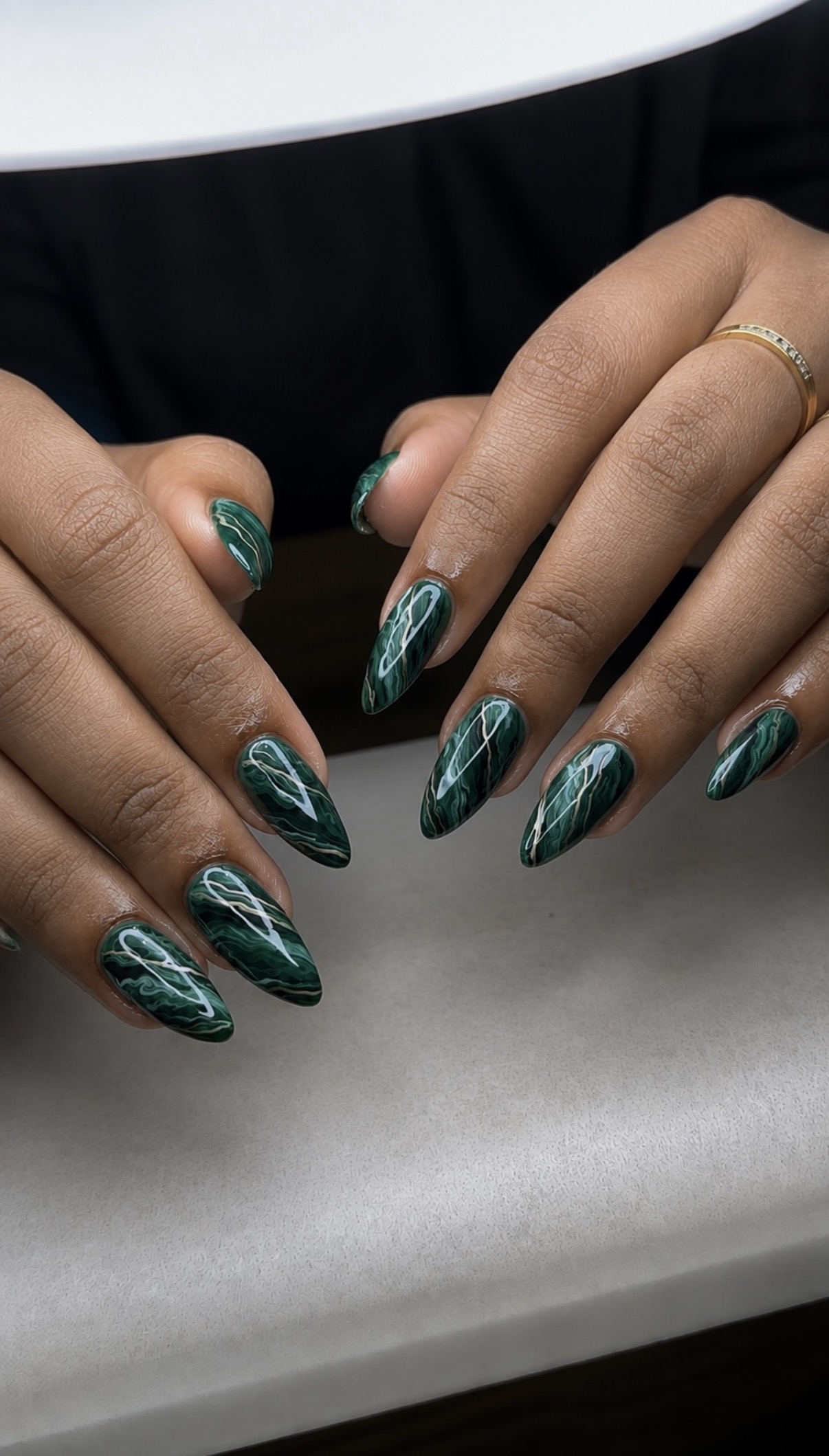 Graphic nail art