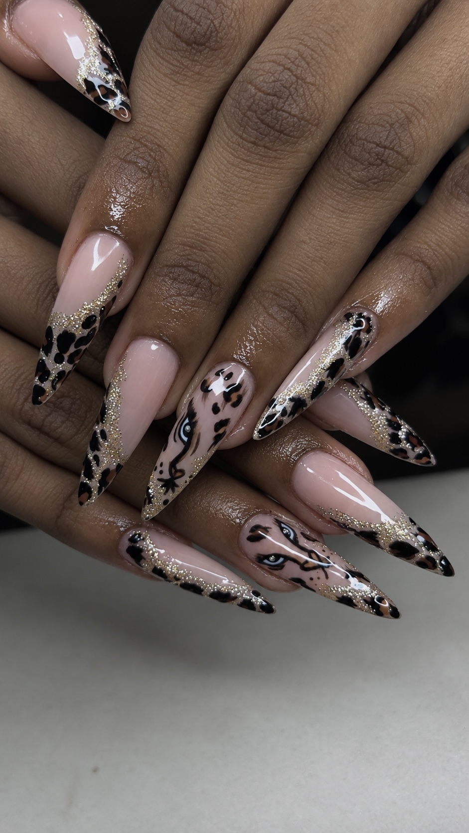 Graphic nail art