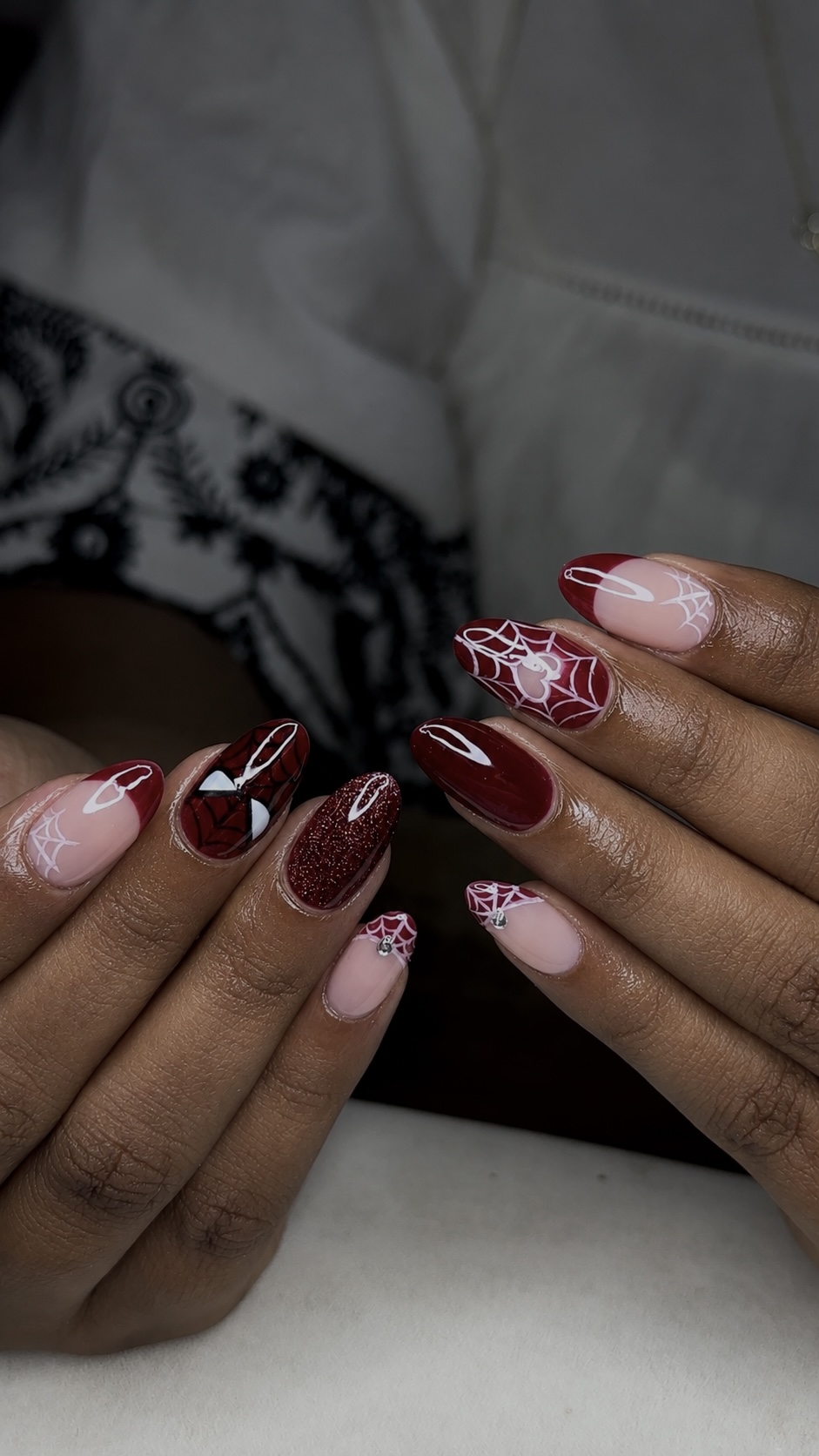Graphic nail art