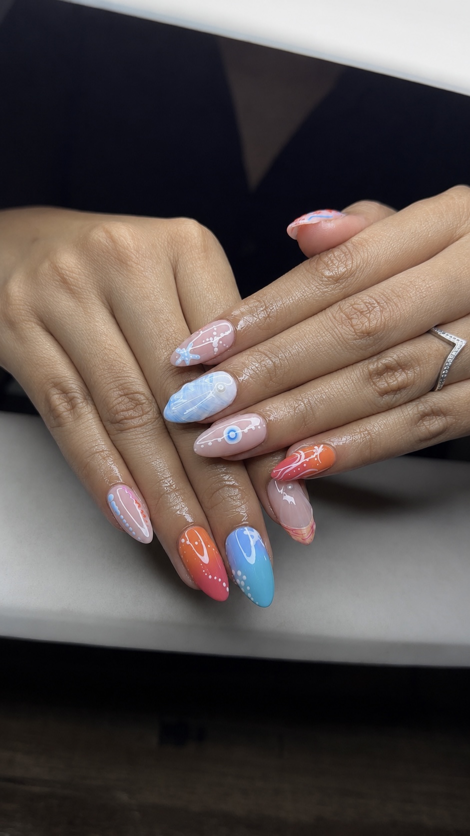 Graphic nail art