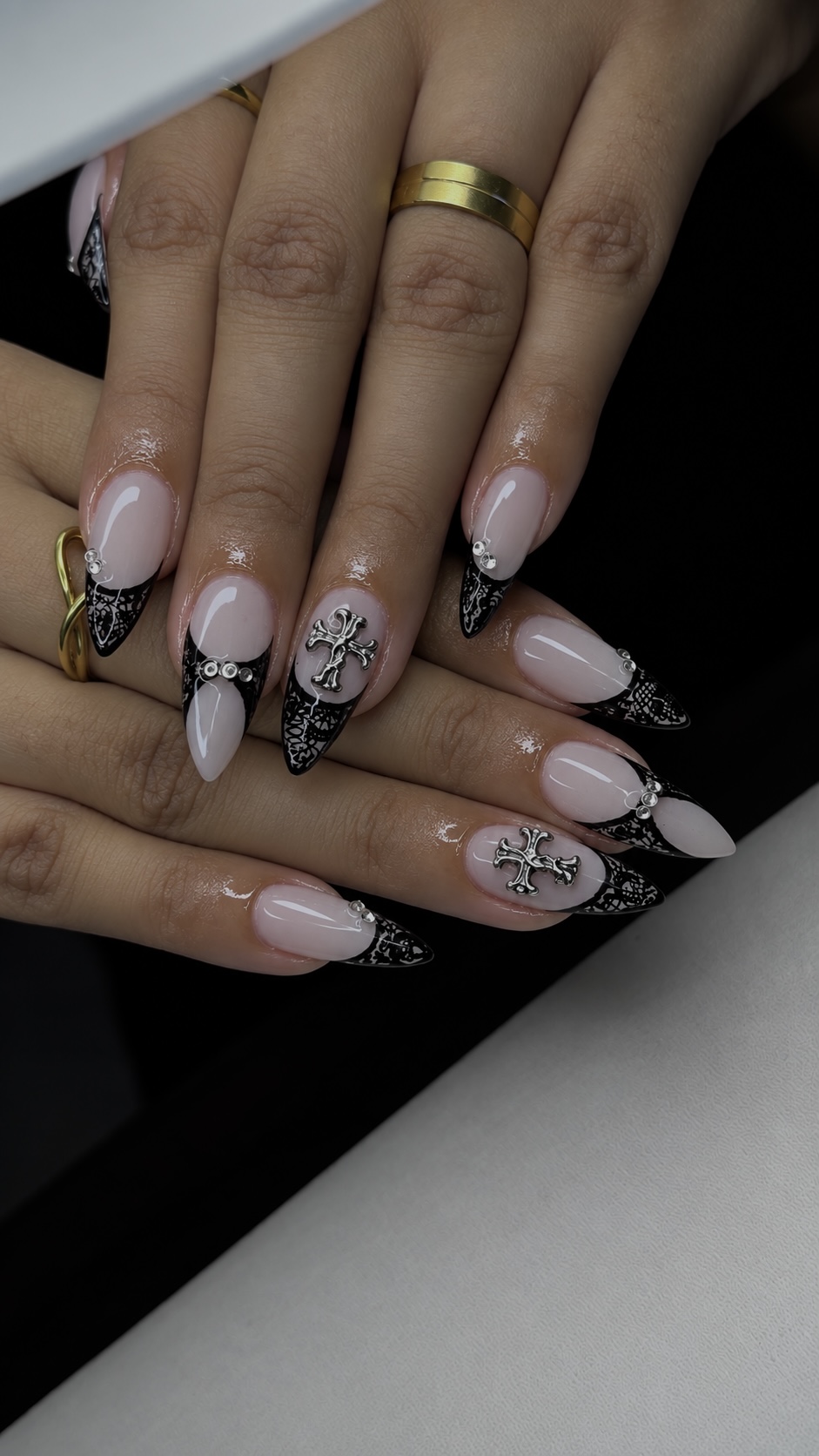 Maximalist nail art